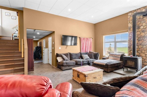 31170 Range Road 42 Range, Rural Mountain View County, AB - Indoor Photo Showing Living Room