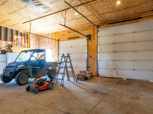31170 Range Road 42 Range, Rural Mountain View County, AB - Indoor Photo Showing Garage