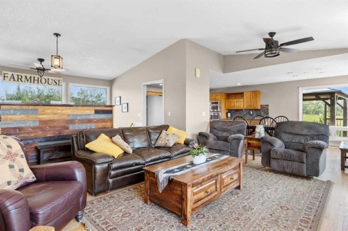 31170 Range Road 42 Range, Rural Mountain View County, AB - Indoor Photo Showing Living Room