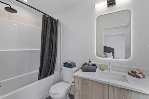 7178 Rangeview Avenue Se, Calgary, AB - Indoor Photo Showing Bathroom