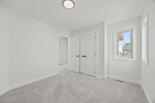 37 Sora Gardens Se, Calgary, AB - Indoor Photo Showing Other Room
