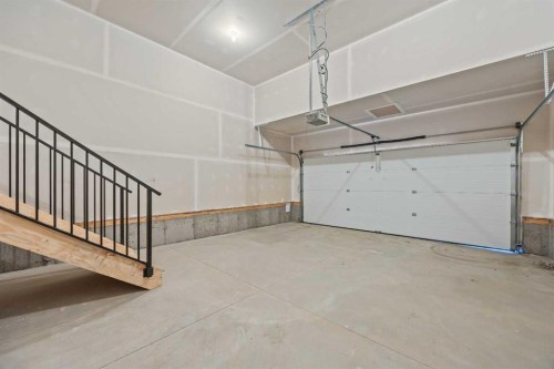 37 Sora Gardens Se, Calgary, AB - Indoor Photo Showing Garage