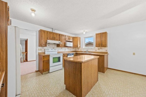 147 Whitlock Close Ne, Calgary, AB - Indoor Photo Showing Kitchen