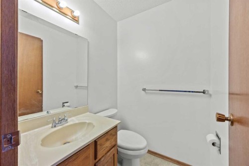 147 Whitlock Close Ne, Calgary, AB - Indoor Photo Showing Bathroom