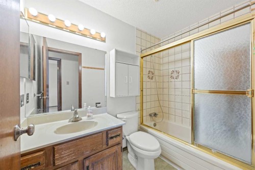 147 Whitlock Close Ne, Calgary, AB - Indoor Photo Showing Bathroom