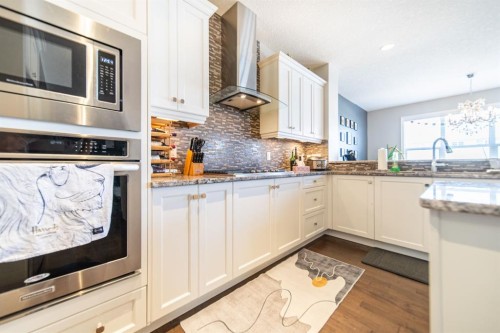 98 Mahogany Passage Se, Calgary, AB - Indoor Photo Showing Kitchen With Upgraded Kitchen