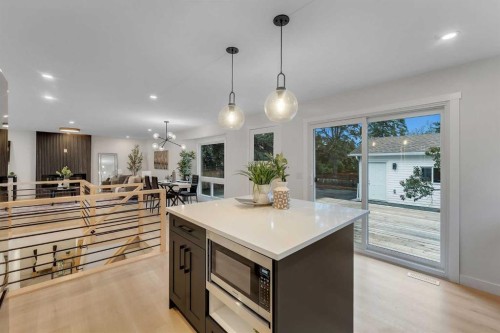 104 Oakmoor Place Sw, Calgary, AB - Indoor Photo Showing Kitchen