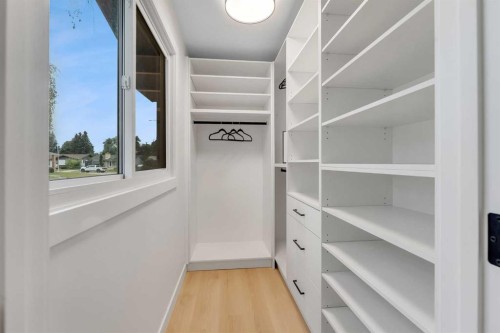 104 Oakmoor Place Sw, Calgary, AB - Indoor With Storage