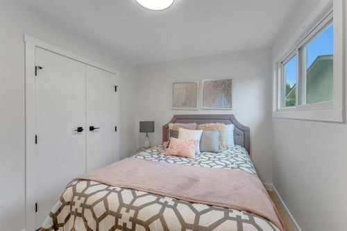 104 Oakmoor Place Sw, Calgary, AB - Indoor Photo Showing Bedroom