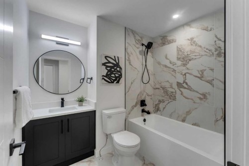 104 Oakmoor Place Sw, Calgary, AB - Indoor Photo Showing Bathroom