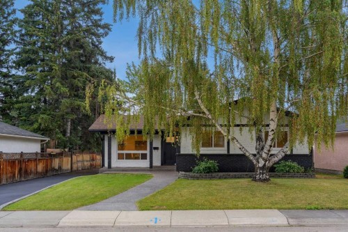104 Oakmoor Place Sw, Calgary, AB - Outdoor