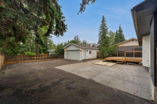 104 Oakmoor Place Sw, Calgary, AB - Outdoor