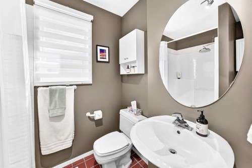 331 Royal Birch View Nw, Calgary, AB - Indoor Photo Showing Bathroom