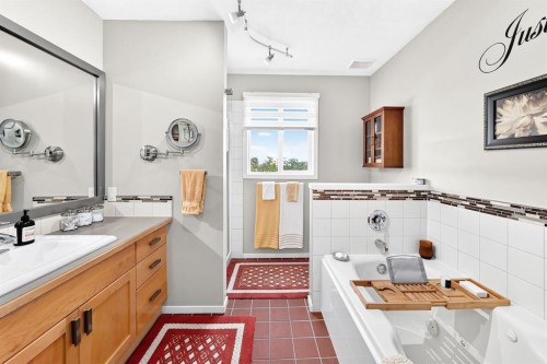 331 Royal Birch View Nw, Calgary, AB - Indoor Photo Showing Bathroom