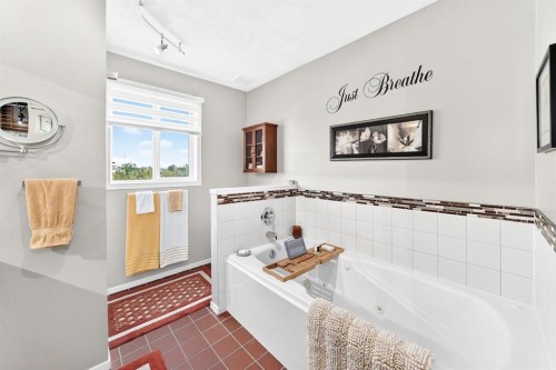331 Royal Birch View Nw, Calgary, AB - Indoor Photo Showing Bathroom