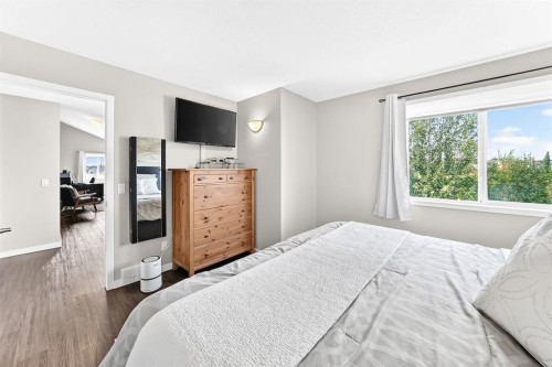 331 Royal Birch View Nw, Calgary, AB - Indoor Photo Showing Bedroom