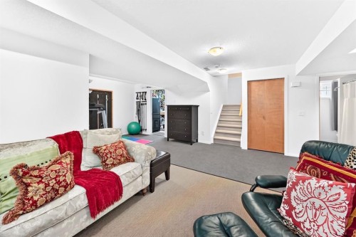 331 Royal Birch View Nw, Calgary, AB - Indoor