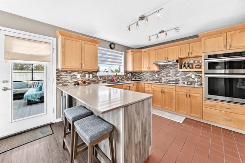 331 Royal Birch View Nw, Calgary, AB - Indoor Photo Showing Kitchen With Upgraded Kitchen