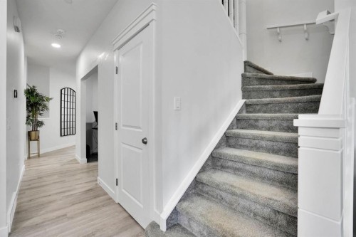 159 Hotchkiss Manor Se, Calgary, AB - Indoor Photo Showing Other Room