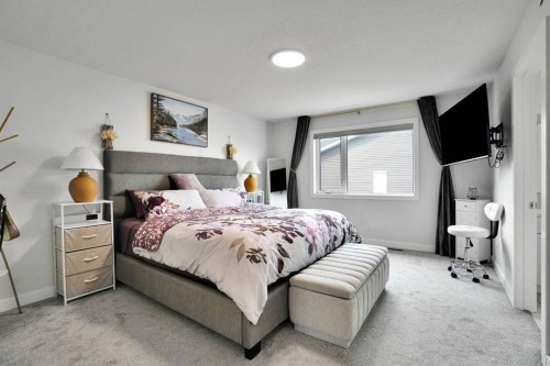 159 Hotchkiss Manor Se, Calgary, AB - Indoor Photo Showing Bedroom