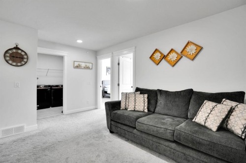 159 Hotchkiss Manor Se, Calgary, AB - Indoor Photo Showing Living Room