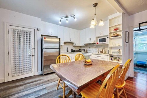 702 17 Avenue Nw, Calgary, AB - Indoor