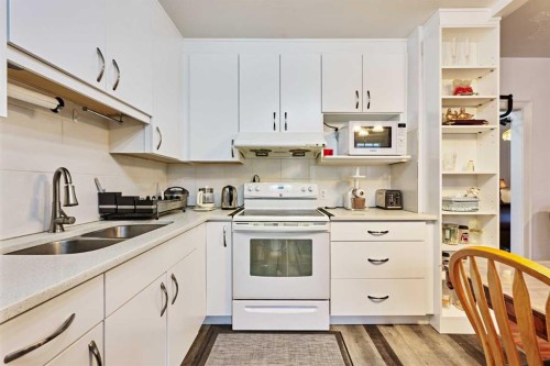 702 17 Avenue Nw, Calgary, AB - Indoor Photo Showing Kitchen With Double Sink