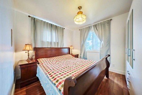 702 17 Avenue Nw, Calgary, AB - Indoor Photo Showing Bedroom