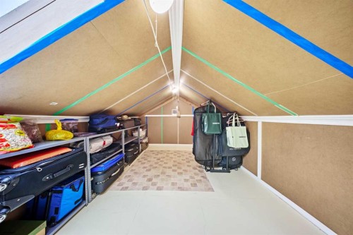 702 17 Avenue Nw, Calgary, AB - Indoor Photo Showing Other Room