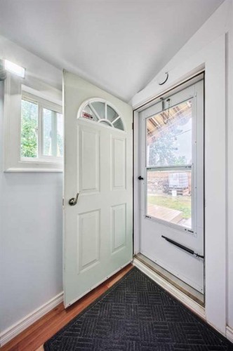 702 17 Avenue Nw, Calgary, AB - Indoor Photo Showing Other Room
