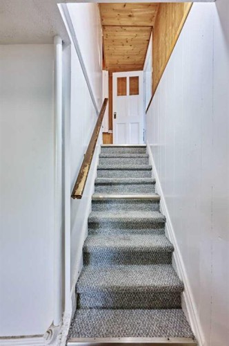 702 17 Avenue Nw, Calgary, AB - Indoor Photo Showing Other Room