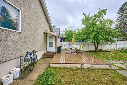 702 17 Avenue Nw, Calgary, AB - Outdoor
