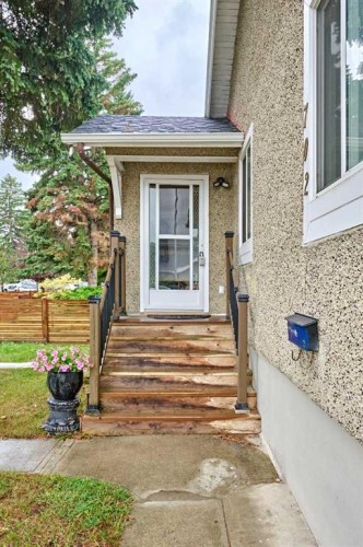 702 17 Avenue Nw, Calgary, AB - Outdoor