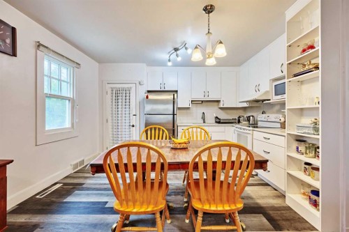 702 17 Avenue Nw, Calgary, AB - Indoor Photo Showing Dining Room