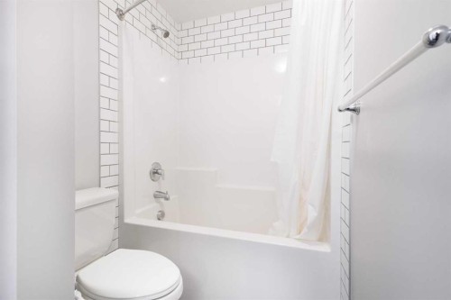 28 Seton Terrace Se, Calgary, AB - Indoor Photo Showing Bathroom