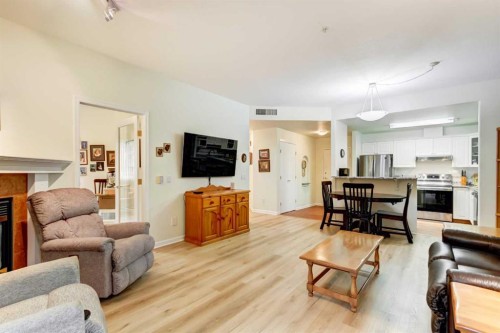 109-43 Westlake Circle, Strathmore, AB - Indoor Photo Showing Living Room