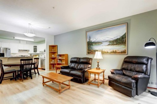 109-43 Westlake Circle, Strathmore, AB - Indoor Photo Showing Living Room