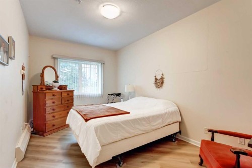 109-43 Westlake Circle, Strathmore, AB - Indoor Photo Showing Bedroom