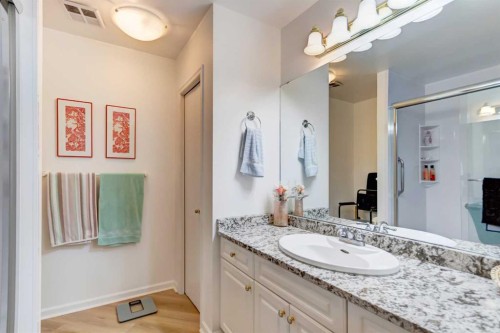 109-43 Westlake Circle, Strathmore, AB - Indoor Photo Showing Bathroom