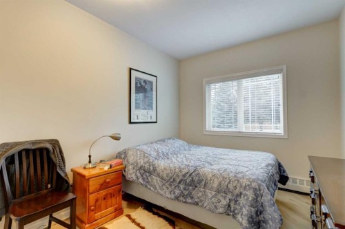 109-43 Westlake Circle, Strathmore, AB - Indoor Photo Showing Bedroom