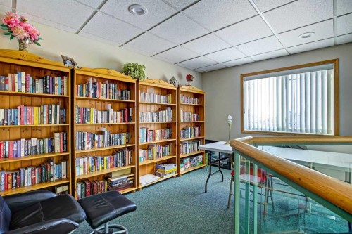 109-43 Westlake Circle, Strathmore, AB - Indoor Photo Showing Office
