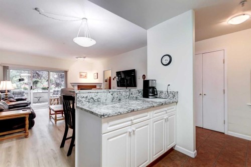 109-43 Westlake Circle, Strathmore, AB - Indoor Photo Showing Kitchen