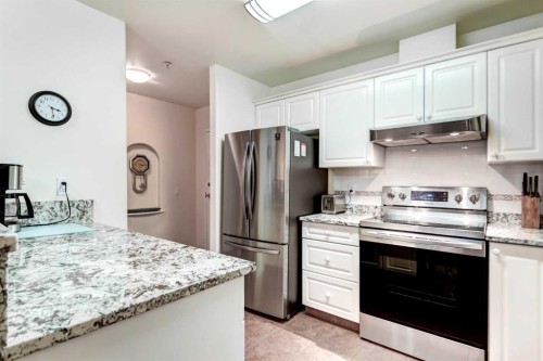 109-43 Westlake Circle, Strathmore, AB - Indoor Photo Showing Kitchen With Stainless Steel Kitchen