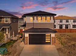 319 Kinniburgh Loop Chestermere, AB T1X 3C3