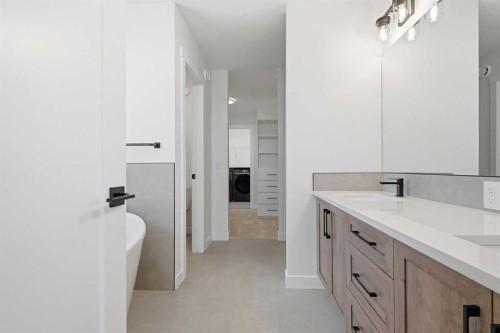319 Kinniburgh Loop, Chestermere, AB - Indoor Photo Showing Bathroom