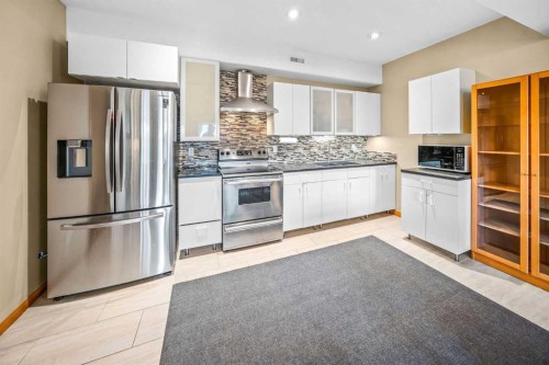 1 Eagle Landing, Canmore, AB - Indoor Photo Showing Kitchen With Upgraded Kitchen