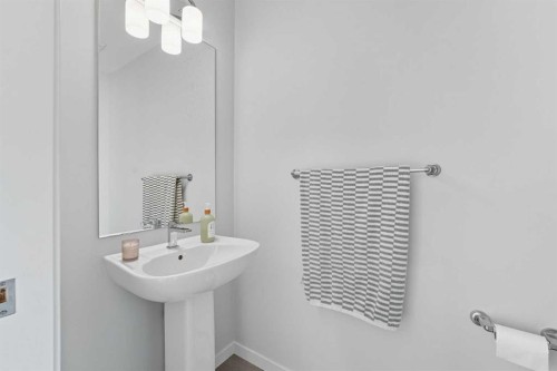 102-474 Seton Circle Se, Calgary, AB - Indoor Photo Showing Bathroom