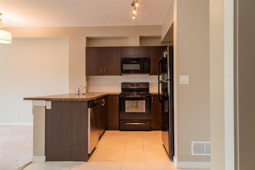 116-100 Cranfield Common Se, Calgary, AB - Indoor Photo Showing Kitchen
