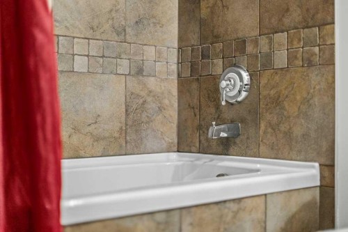 202-140 Stonecreek Road, Canmore, AB - Indoor Photo Showing Bathroom