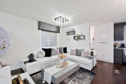 124 Whiteside Crescent Ne, Calgary, AB - Indoor Photo Showing Living Room